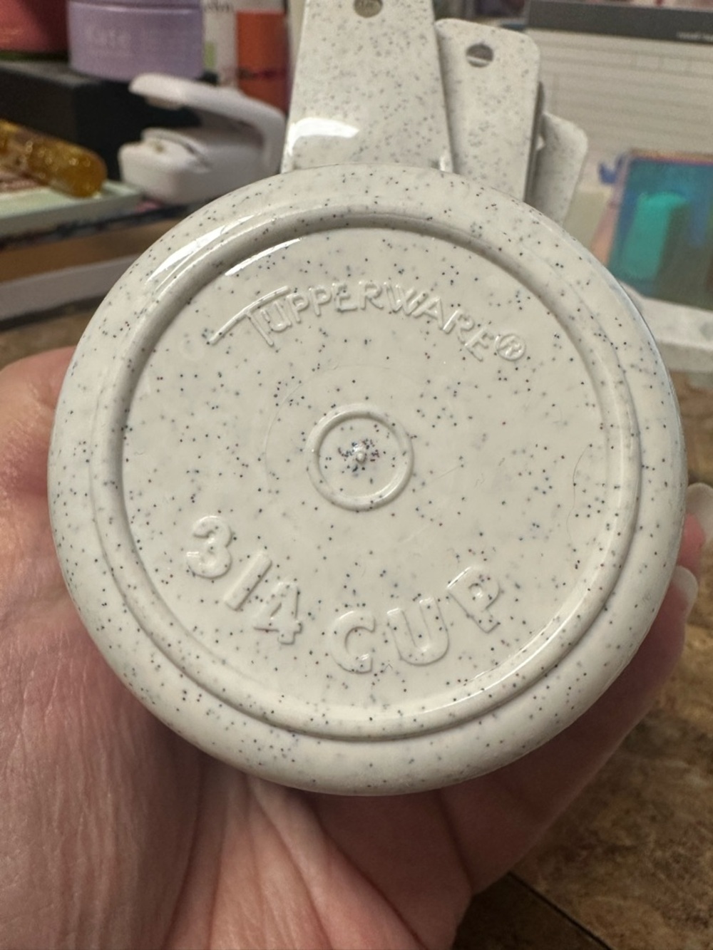 Vintage Tupperware Speckled White Measuring Cups Set - Picture 6 of 9